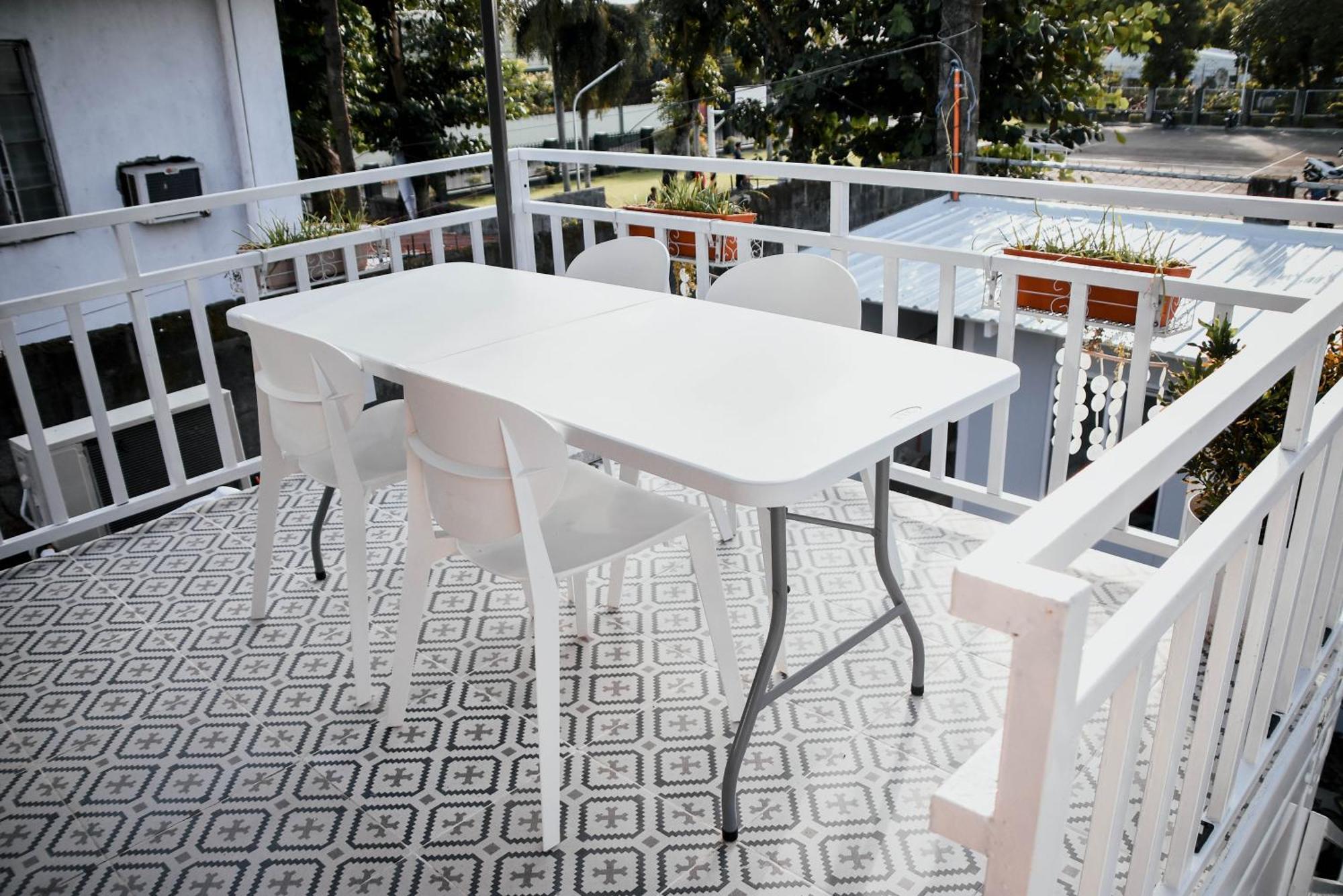 Olive Hostel Рохас Сити Екстериор снимка